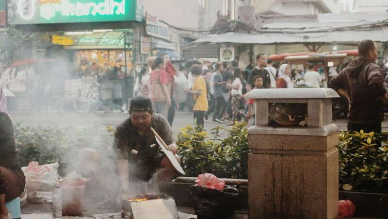 Yogyakarta : Historical Night Walk and Street Food Tasting - A Taste of Yogyakarta: Night Walk and Street Food Tour