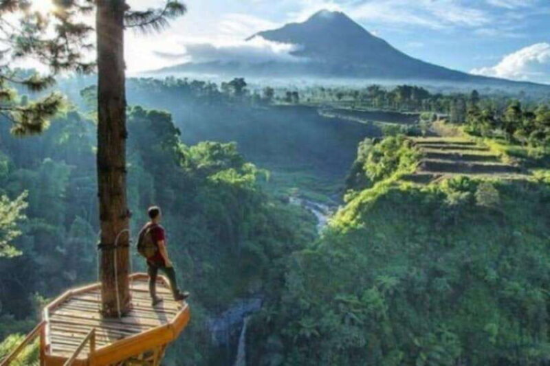 YOGYAKARTA; KEDUNG KAYANG WATERFALL AND SELOGRIYO TEMPLE. - Key Points