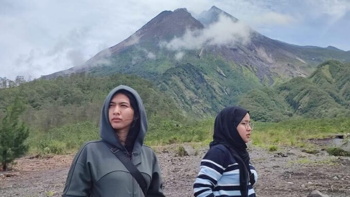 Yogyakarta: Merapi Jeep, Borobudur Climb Up & Prambanan Tour - Prambanan Temple Tour
