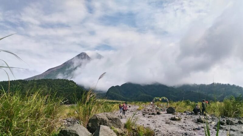 Yogyakarta: Merapi Sunrise & Jomblang Cave Adventure Tour - Highlights