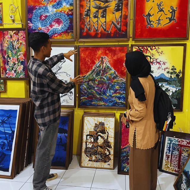 Yogyakarta: Night Walking & Street Food Tour - The Experience: What You Can Expect from the Tour