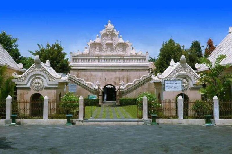 Yogyakarta: Palace, Taman Sari, Waterfall, and Pine Forest - Key Points