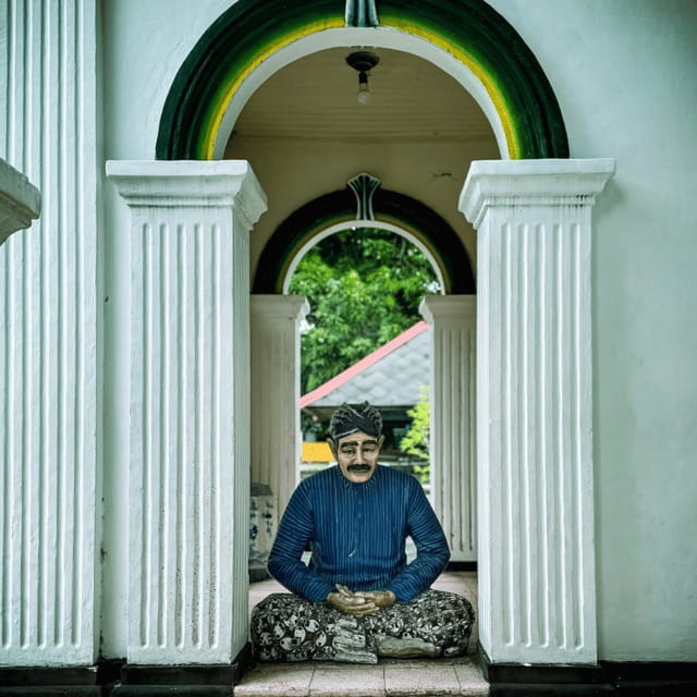 Yogyakarta Palace Tour with Multilingual Guide & Watercastle - Who Should Book This Tour?