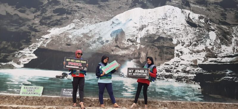 Yogyakarta: Pindul Cave Tubing and Timang Beach Tour - Inclusions and Exclusions