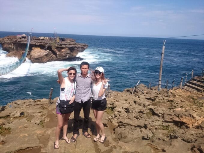 Yogyakarta: Pindul Cave Tubing and Timang Beach Tour - Relaxation at Timang Beach
