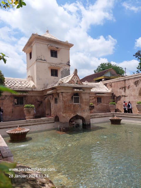 Yogyakarta: Private Classic Day Tour Yogyakarta & Prambanan - Itinerary Highlights