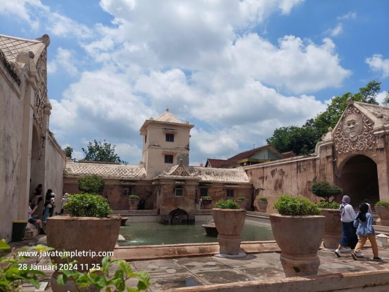 Yogyakarta: Private Classic Day Tour Yogyakarta & Prambanan - Transportation and Accessibility