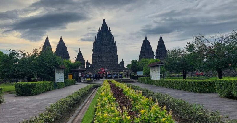 Yogyakarta: Private Classic Day Tour Yogyakarta & Prambanan - Pickup and Dropoff Locations