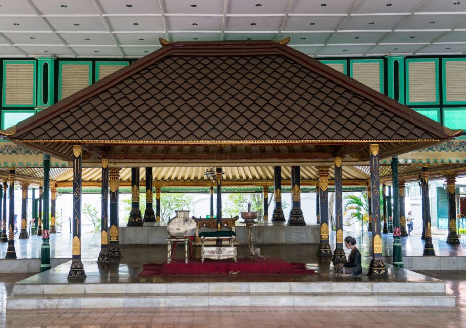 Yogyakarta: Private Guided Day Trip - Temple Attire and Footwear Recommendations