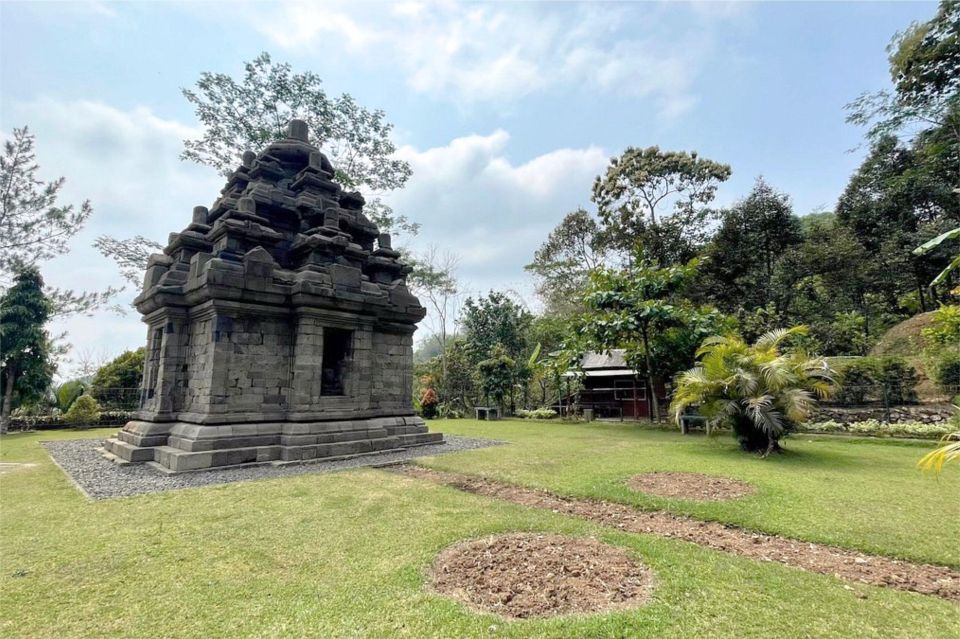 Yogyakarta: Selogriyo Temple, Rice Terraces & Waterfall Tour - Kedung Kayang Waterfall