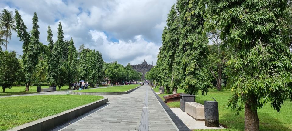 Yogyakarta: Setumbu Hill & Borobudur Explore Sunrise - Highlights