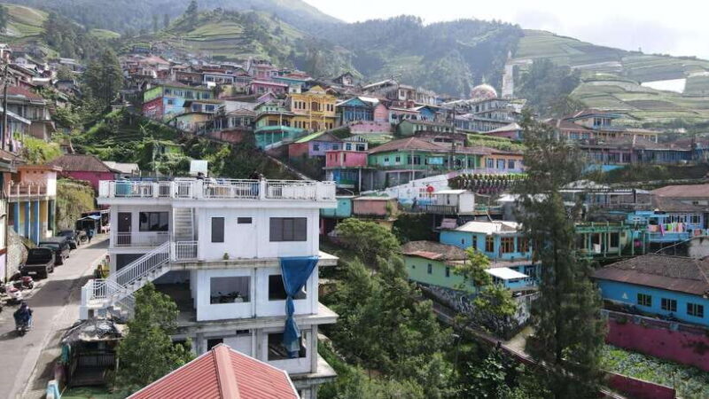 YOGYAKARTA: SILANCUR HIGHLAND/NEPAL VAN JAVA/BOROBUDUR - FAQs
