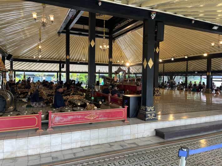 Yogyakarta: Sultan Palace, Water Castle and Prambanan Tour - Good To Know