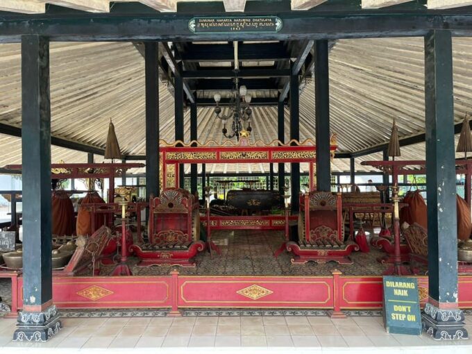 Yogyakarta: Sultan Palace, Water Castle and Prambanan Tour - Inclusions and Amenities