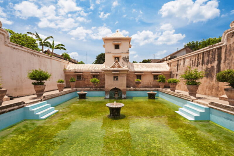 Yogyakarta: Sultan Palace & Water Castle Day Tour - FAQ