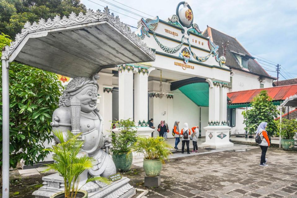 Yogyakarta: Sultans Palace and Water Castle Walking Tour - Architectural Insights