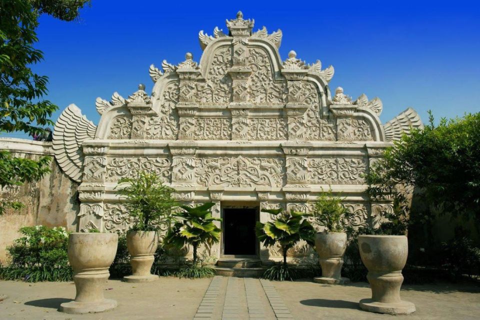Yogyakarta: Sultans Palace and Water Castle Walking Tour - Customer Feedback and Ratings