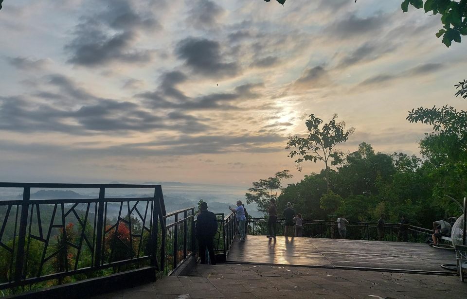 Yogyakarta: Sunrise at Borobudur Half-Day Trip With Pickup - Key Points