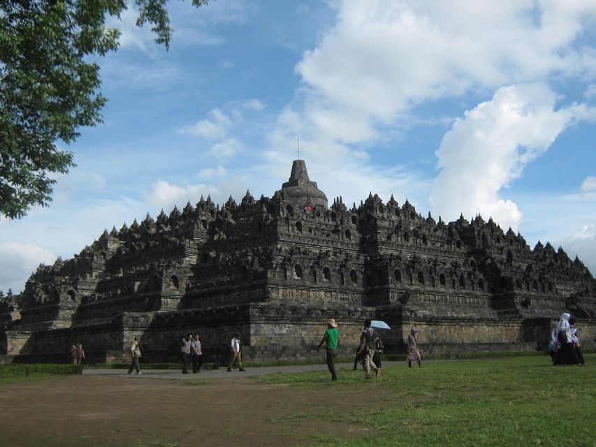 Yogyakarta: Sunrise at Mount Merapi, Borobudur, & Prambanan - Prambanan Folklore and History