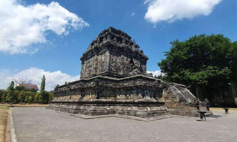 YOGYAKARTA; SUNRISE AT VIEW POINT AND BOROBUDUR CLIMB UP - Transportation and Logistics