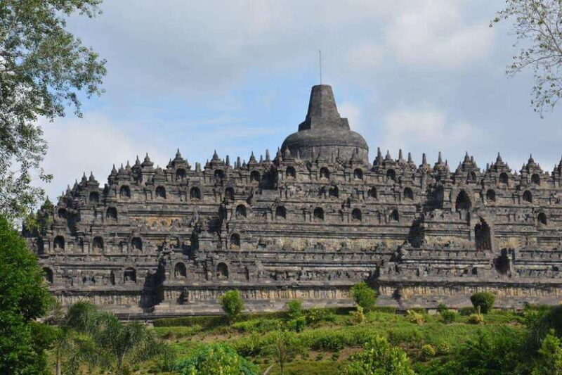 YOGYAKARTA; SUNRISE AT VIEW POINT AND BOROBUDUR CLIMB UP - Is It Worth the Cost?