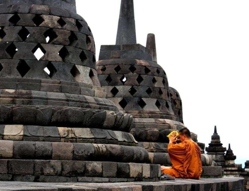 YOGYAKARTA; SUNRISE AT VIEW POINT AND BOROBUDUR CLIMB UP - The Sum Up