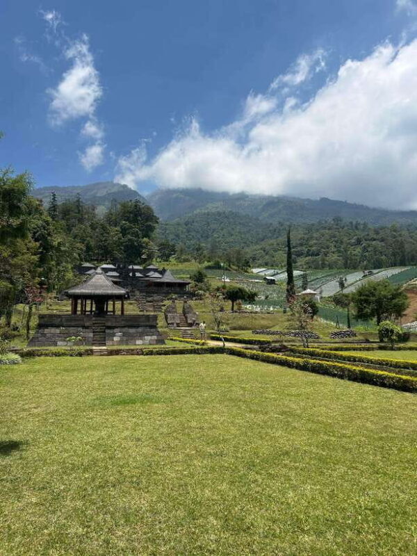 Yogyakarta : Surakarta + Sukuh temple + Cetho temple + Guide - Who Would Enjoy This Tour?