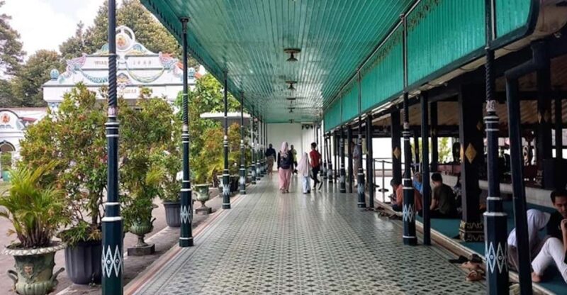 Yogyakarta: Taman Sari Water Castle & Prambanan Temple - Itinerary Highlights