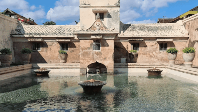 Yogyakarta: Taman Sari Water Castle & Prambanan Temple - What to Bring