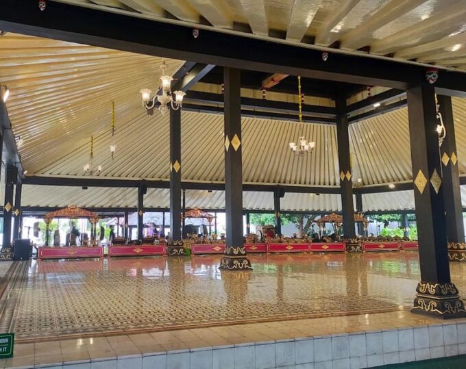 Yogyakarta: Taman Sari Water Castle & Prambanan Temple - Booking Availability