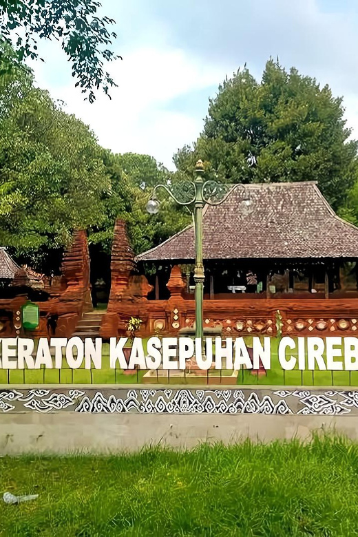 Yogyakarta Tour : Borobudur, Cirebon, Jakarta 3 Day 2 Night - Jakarta City Tour