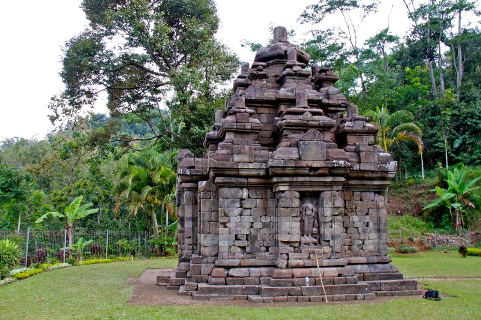 Yogyakarta Trekking Selogriyo Temple-Punthuk Setumbu Sunrise - Key Points