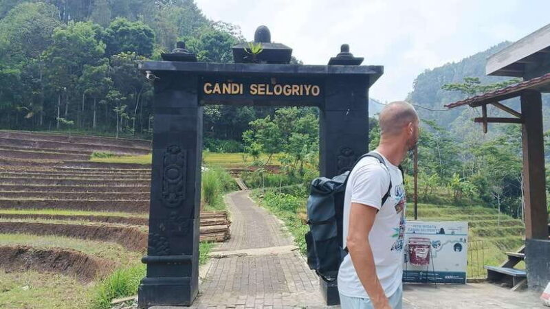 Yogyakarta : trip to Borobudur temple + Selogriyo temple - FAQ