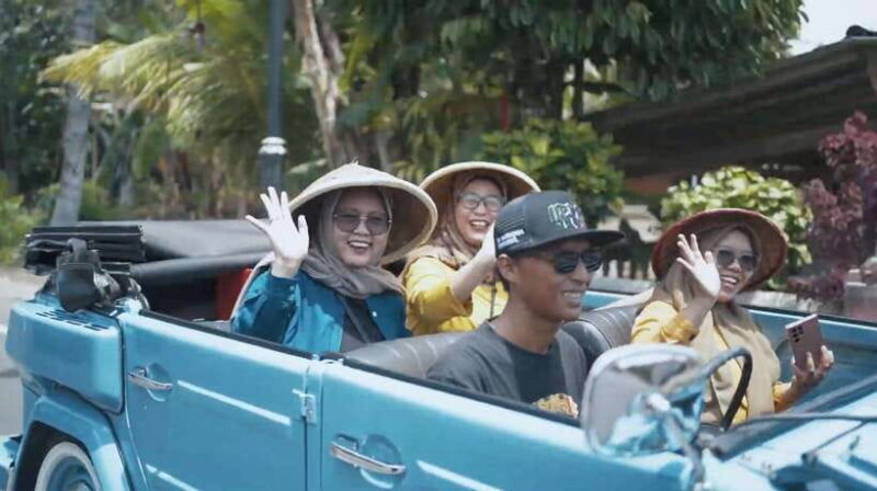 Yogyakarta : VW Borobudur English Guide Tour Medium Trip - Practical Tips for the Tour  
