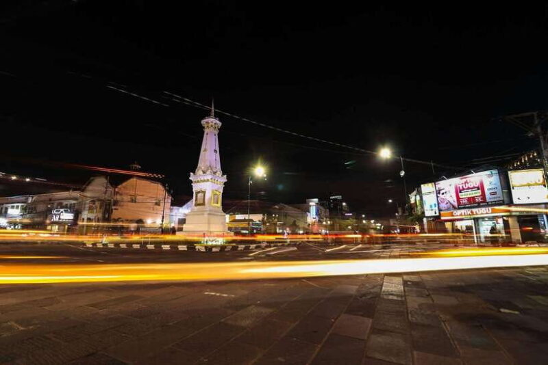 Yogyakarta walking tour: Gourmet Stroll & Nightly Highlights - Street Food: A Tantalizing Taste of Local Flavors