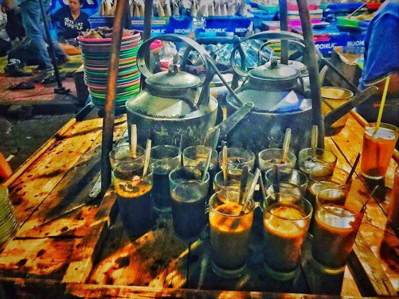 Yogyakarta walking tour: Gourmet Stroll & Nightly Highlights - Fun at Alun-Alun Kidul