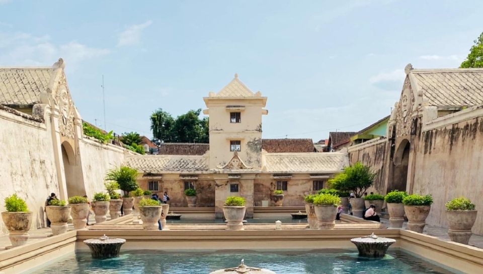 Yogyakarta: Water Castle, Sultan Palace, Temple Guided Tour - Key Points