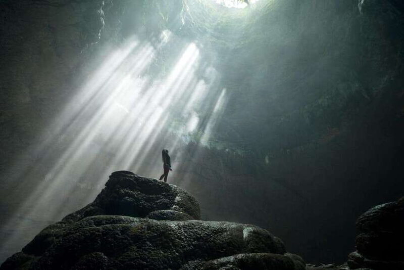 Yogyakarta's Hidden Gems: Jomblang Cave & Timang Beach Tour - What Makes This Tour Stand Out