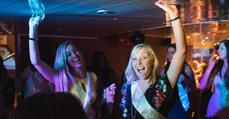 York: Party Cruise with Drink, Dinner, and DJ - Who Should Consider This Experience?