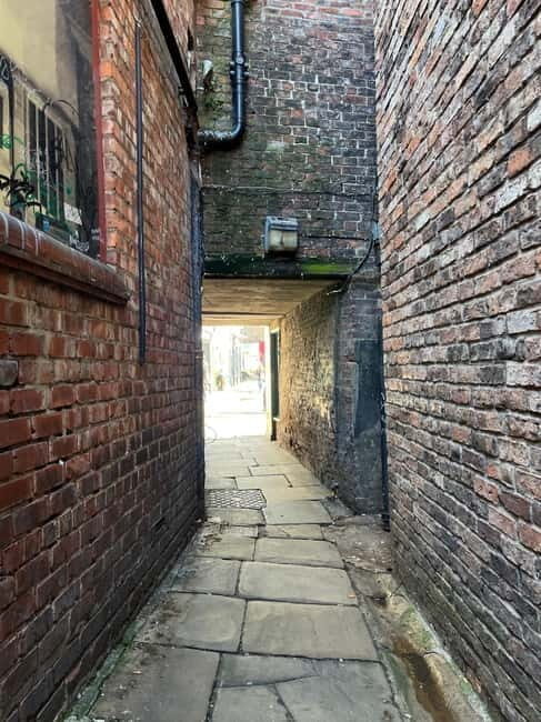 Yorks Snickelways Story Walking Tour - Key Points