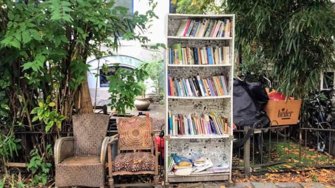 Your Own Amsterdam. Jordaan: The Atmosphere of Old Holland - Meeting Point and Booking Details