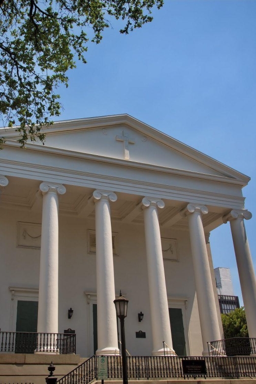 Yuletide Charm: A Southern Christmas Journey in Savannah - Full Description