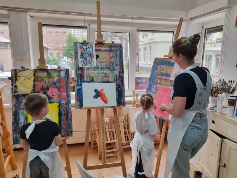 Zaandam: Paint a Dutch Windmill in a Cozy Studio - Experience and Materials Included