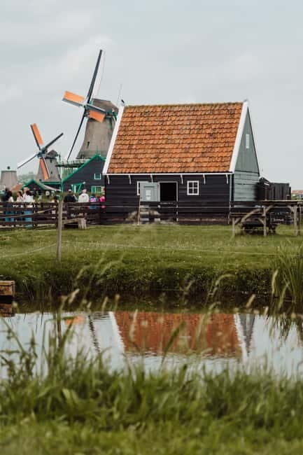 Zaanse Schans: the windmills village tour in Italian - Who Should Consider This Tour?