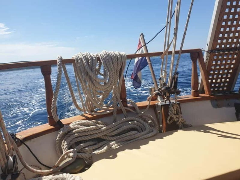 Zadar: Authentic Wooden Boat tour with drinks - Key Points