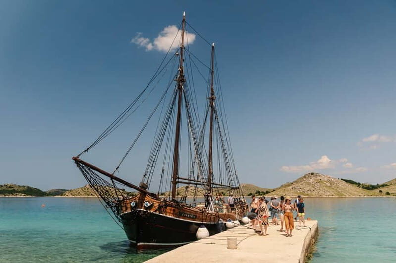 Zadar: Boat Tour with Unlimited Wine & 3 Stops - Key Points