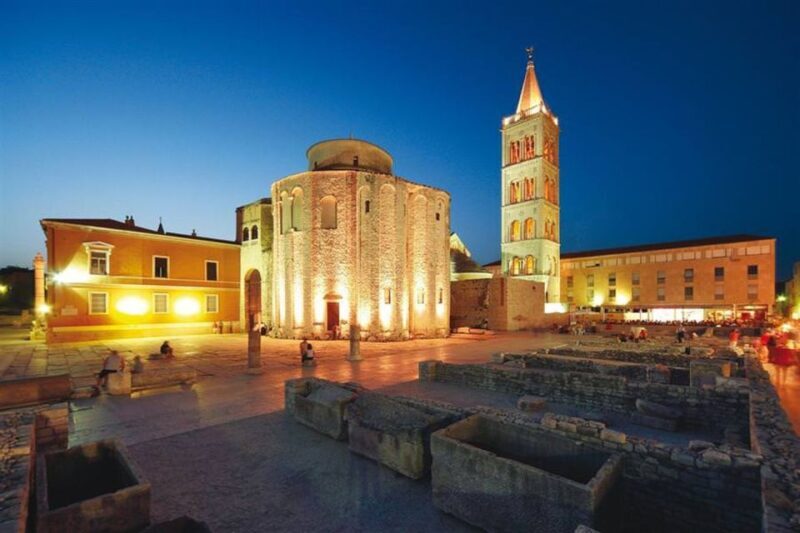 Zadar: Old Town Evening Group Guided Walking Tour - Exploring Zadar’s Old Town: What the Tour Offers