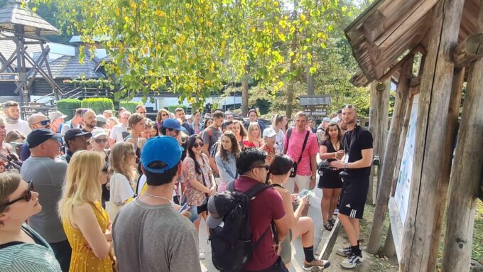 Zadar: Plitvice Lakes Day Trip With Guide and Boat Tour - Recommended Attire
