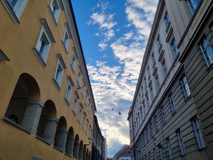 Zagreb: Highlights Tour With a Master of Art History - Itinerary Details