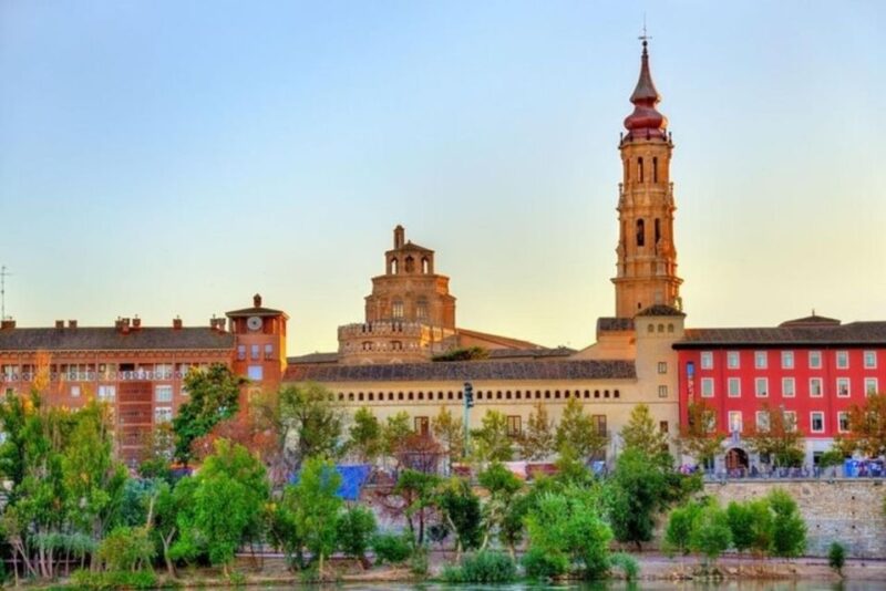 Zaragoza : Private Custom Walking Tour With a Local Guide - Customizing Your Experience